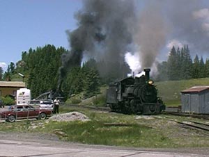 463 runs forward to turn on wye at Cumbres, June 2000.