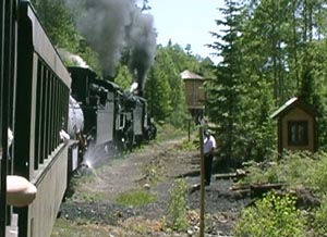 463 and 489 approaching Cresco June 2000