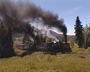 487 and 488 at the highway crossing near Coxo, June 1997.