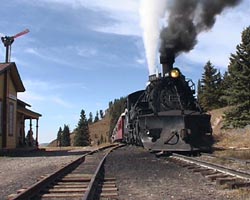 488 arrives at Cumbres - copyright J.McIvor 2007